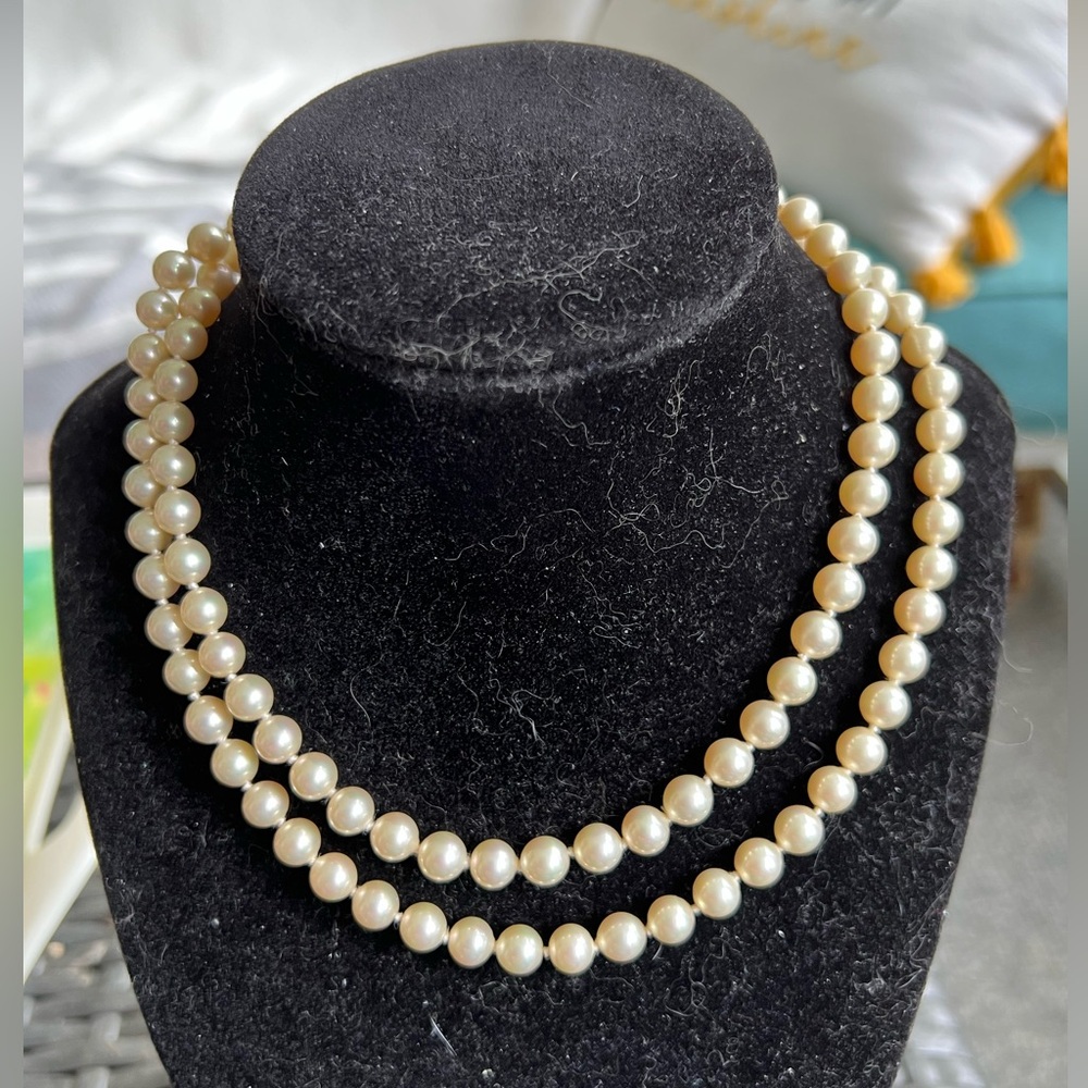 Vintage Majorica glass pearls from Spain.
Sterling silver clasp. Original box